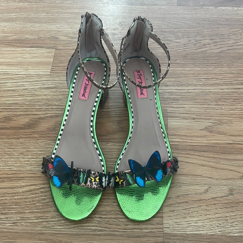 Betsey Johnson Flora Leopard and Butterfly Block Heels size 8.5 Women’s